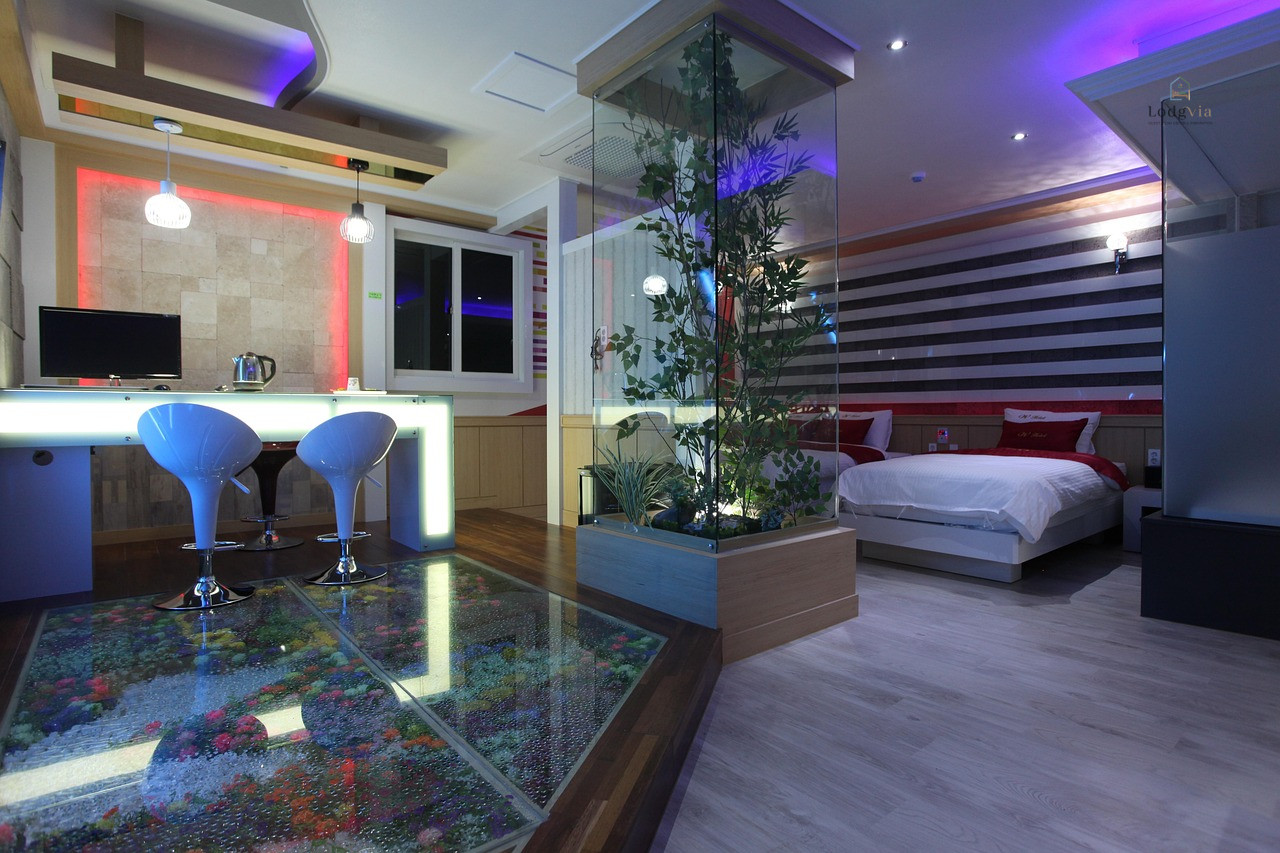 Home 2 lodgvia banner